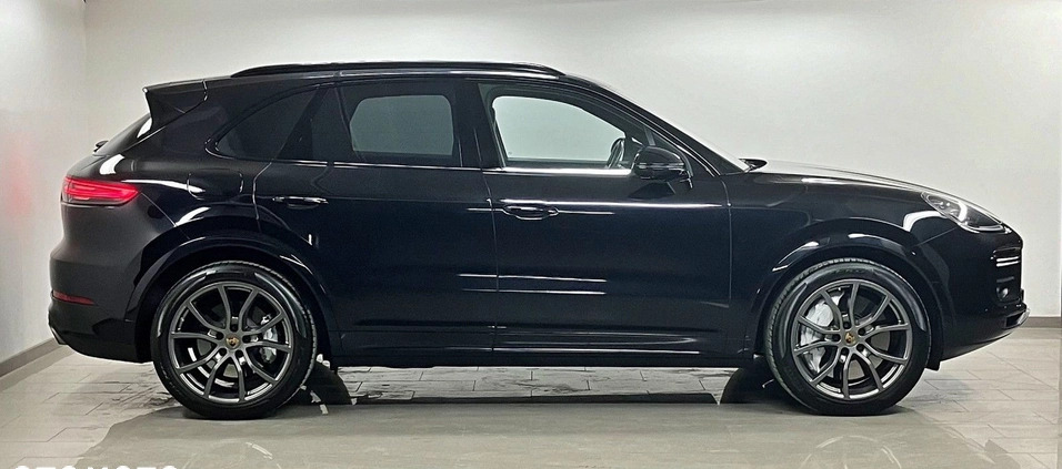Porsche Cayenne cena 399000 przebieg: 101861, rok produkcji 2018 z Kleszczele małe 781